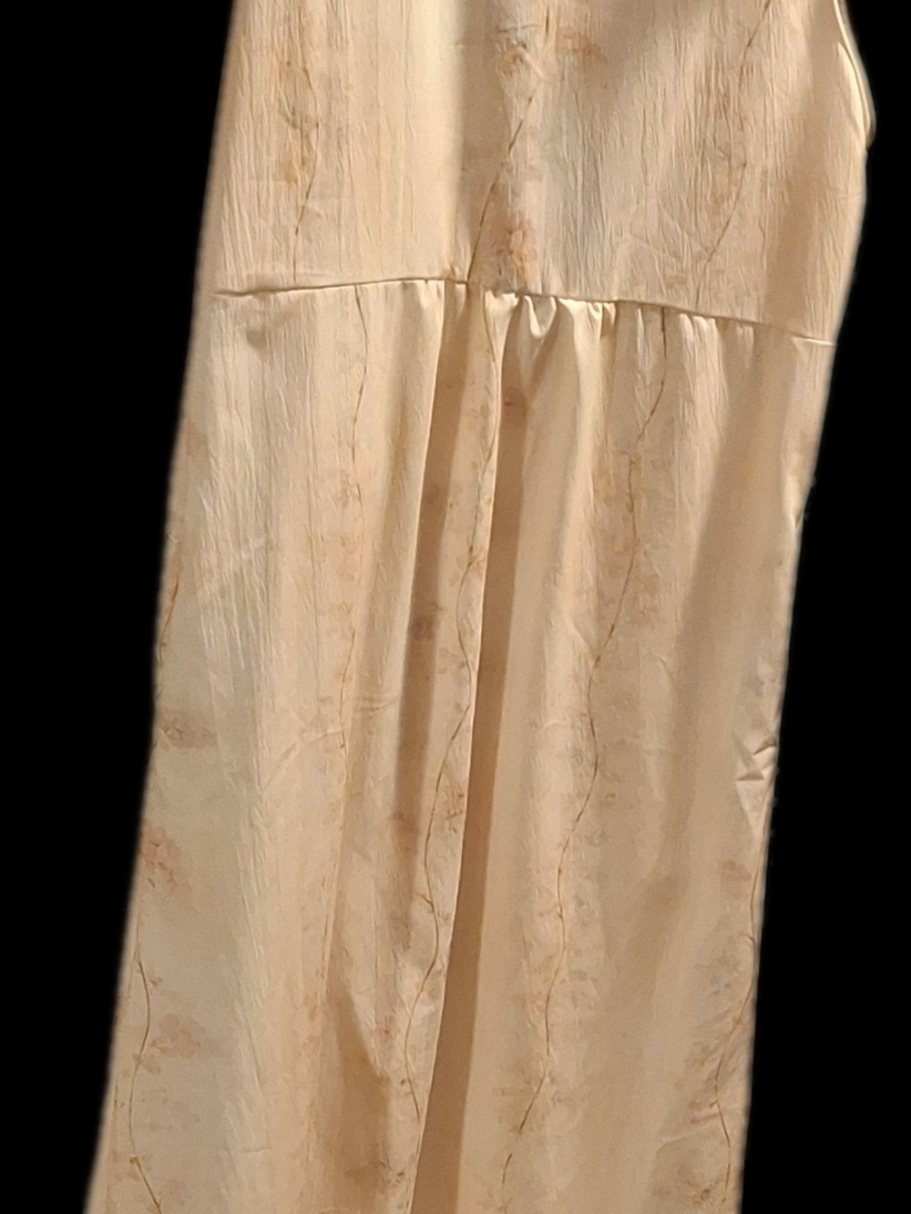 Sleeveless Cream Maxi Dress with Pockets - Picture 3 of 9